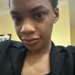 Meet your Posher, Claudia